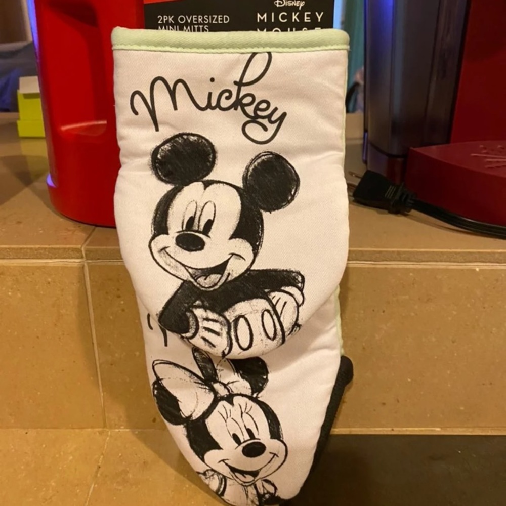 2 oversized mini oven mitts
